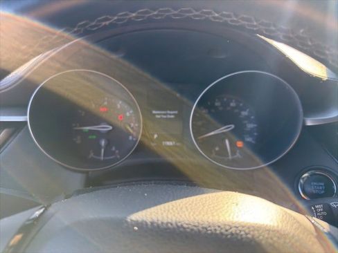 Used 2019 Toyota C-HR Limited image 6