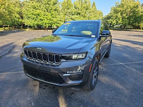 Used 2025 Jeep Grand Cherokee Limited AWD/4WD image 2