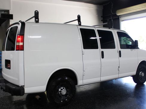 Used 2011 Chevrolet Express 2500 RWD image 3