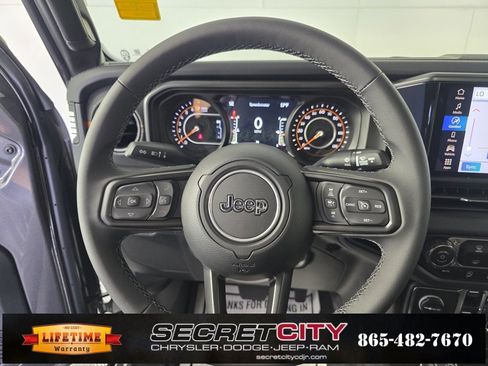 New 2025 Jeep Gladiator Mojave image 15