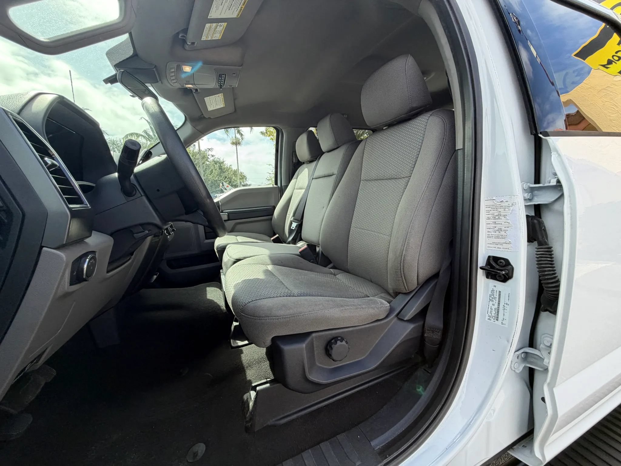 Used 2022 Ford F350 4x4 Crew Cab XLT image 13