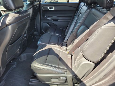 Used 2020 Ford Explorer XLT w/ Equipment Group 202A RWD image 11
