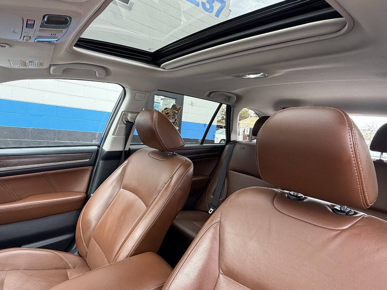 Used 2019 Subaru Outback 3.6R Touring w/ Popular Package #3A AWD/4WD image 11