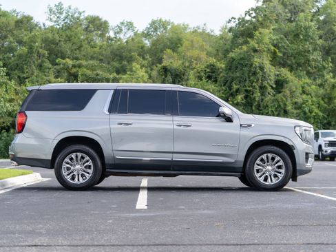 Used 2023 GMC Yukon XL Denali RWD image 5