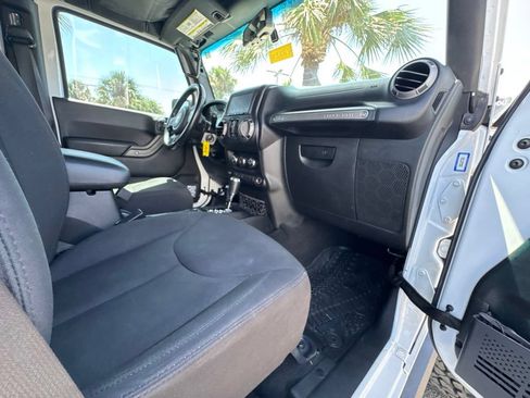 Used 2017 Jeep Wrangler Unlimited Sport w/ Quick Order Package 24S AWD/4WD image 23