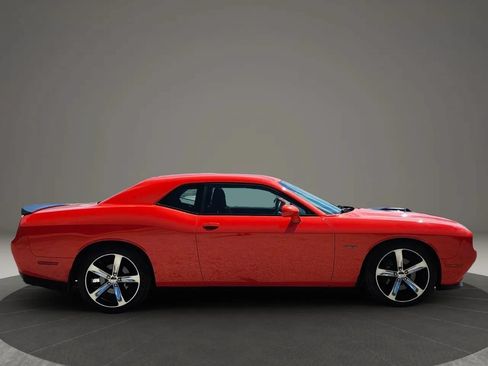 Used 2016 Dodge Challenger R/T Plus RWD image 9