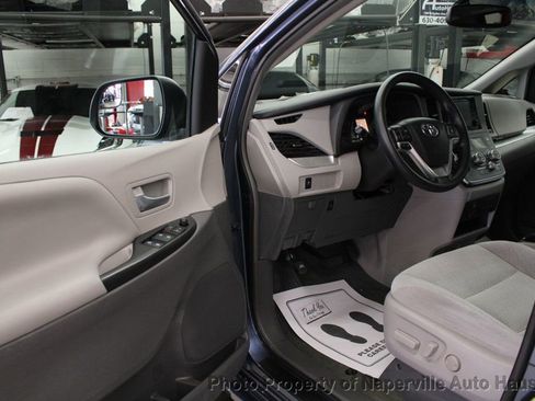 Used 2017 Toyota Sienna LE w/ Protection Package FWD image 8