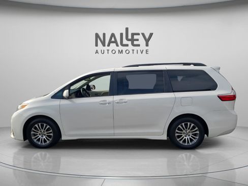 Certified 2018 Toyota Sienna XLE image 3