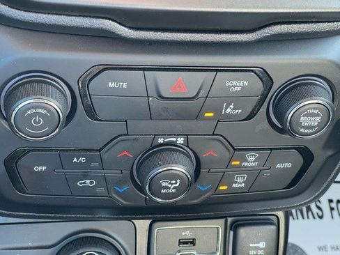 Certified 2023 Jeep Renegade Latitude image 22