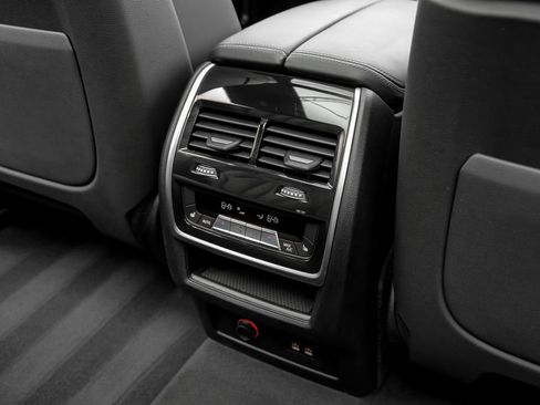 Used 2023 BMW X7 xDrive40i w/ Executive Package image 36