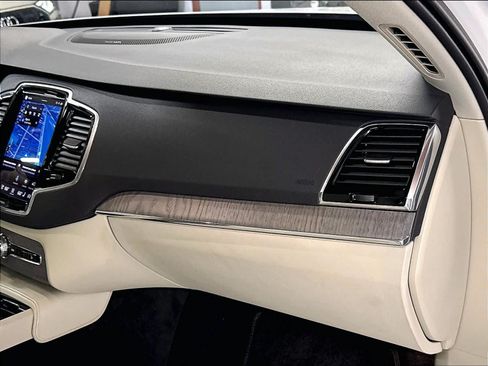 Used 2024 Volvo XC90 B6 Plus AWD/4WD image 17