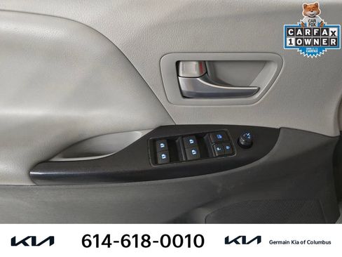 Used 2017 Toyota Sienna LE image 26
