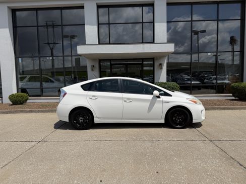 Used 2013 Toyota Prius Two FWD image 3