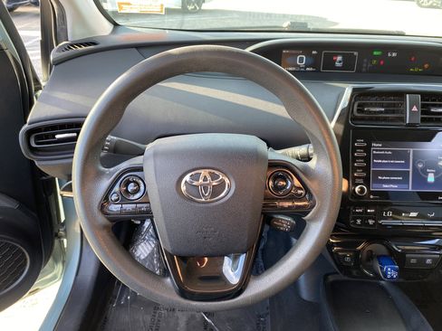 Used 2021 Toyota Prius LE image 9