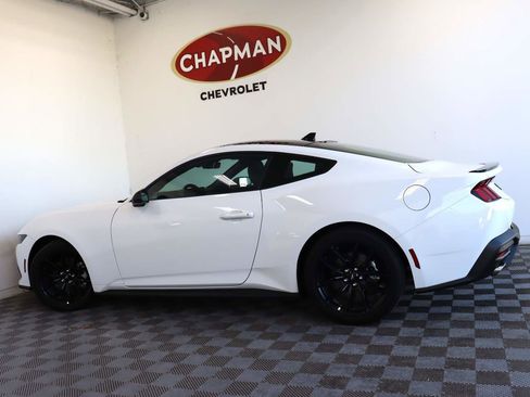 Used 2025 Ford Mustang Coupe RWD image 3