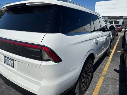 Used 2025 Lincoln Navigator Black Label AWD/4WD image 8