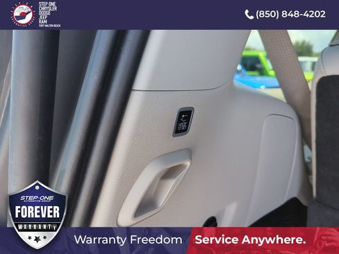 Used 2024 Jeep Wagoneer Series III w/ Premium Group I AWD/4WD image 33
