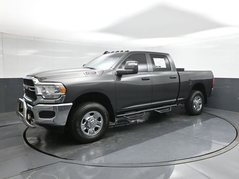 Used 2024 RAM 2500 Tradesman w/ Chrome Appearance Group AWD/4WD image 33