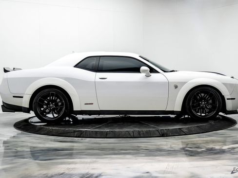 Used 2018 Dodge Challenger SRT Hellcat RWD image 25
