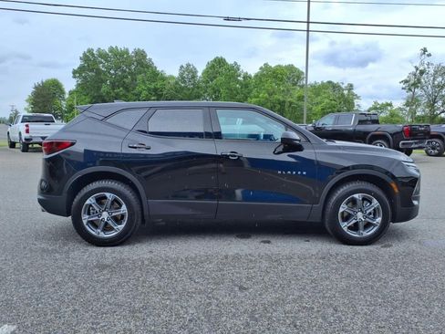 Used 2023 Chevrolet Blazer LT image 2