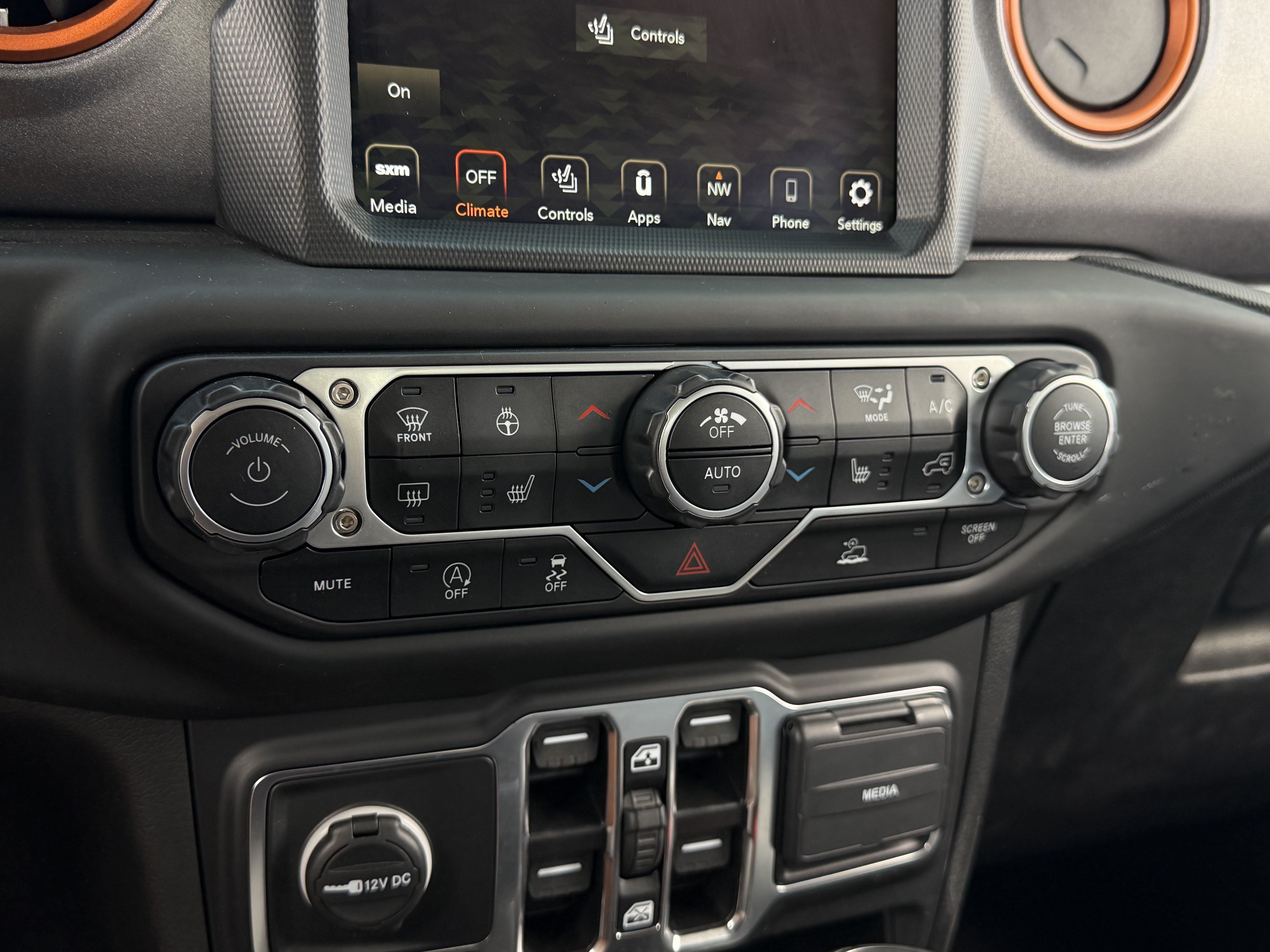 Used 2023 Jeep Gladiator Mojave w/ Cold Weather Group AWD/4WD image 28