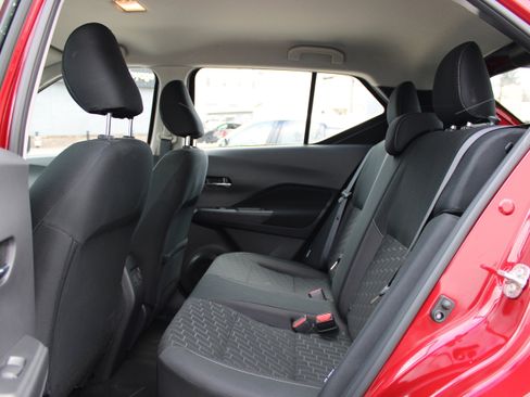 Certified 2024 Nissan Kicks SV image 10