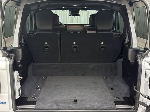 Used 2024 Jeep Wrangler Unlimited AWD/4WD image 19