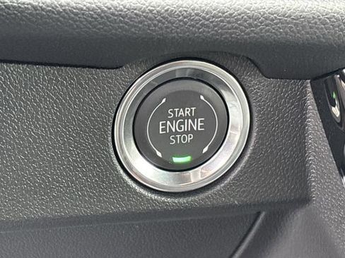 New 2026 Chevrolet Traverse LT w/ Sun and Wheel Package FWD image 19