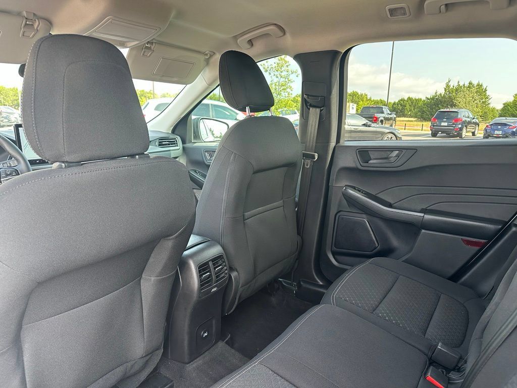 Used 2023 Ford Escape Active w/ Tech Pack #1 AWD/4WD image 9