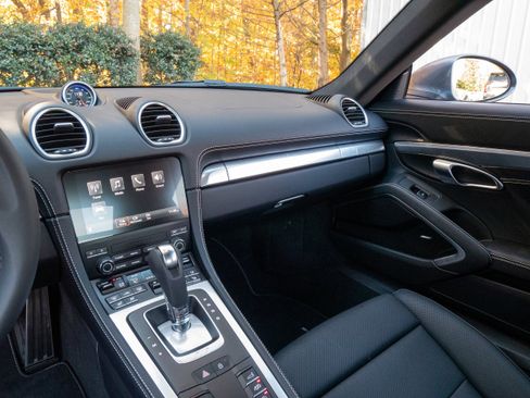 Used 2025 Porsche 718 Cayman image 21