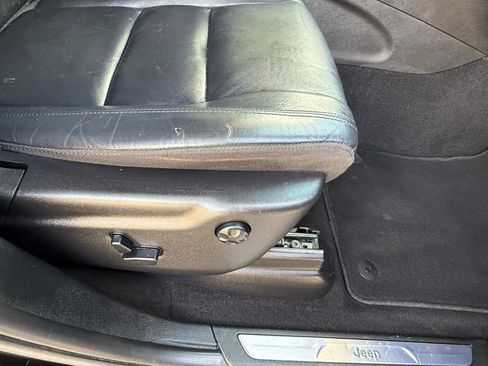 Used 2019 Jeep Grand Cherokee Limited image 17