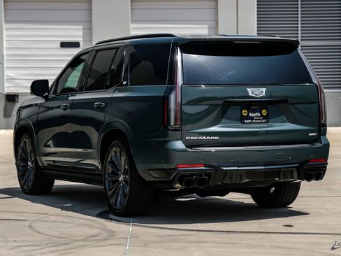 Used 2025 Cadillac Escalade V AWD/4WD image 10