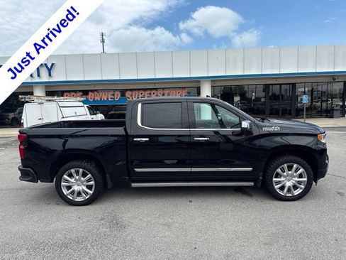 Used 2024 Chevrolet Silverado 1500 High Country w/ High Country Premium Package AWD/4WD image 2