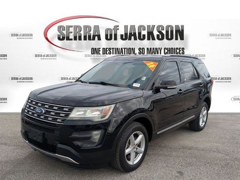 Used 2016 Ford Explorer XLT w/ Equipment Group 202A image 4