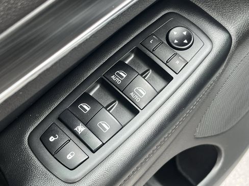 Used 2020 Jeep Grand Cherokee Limited AWD/4WD image 26