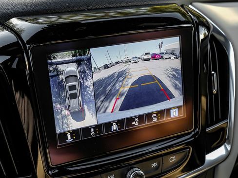 Used 2023 Chevrolet Traverse Premier image 30