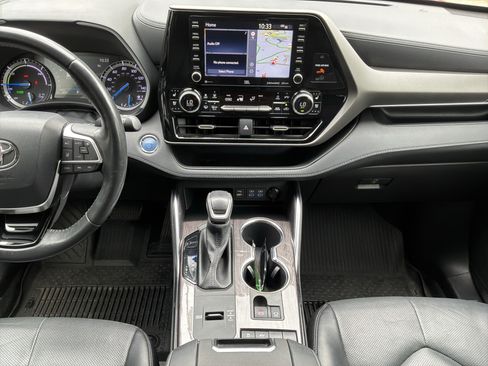 Used 2022 Toyota Highlander Limited FWD image 30