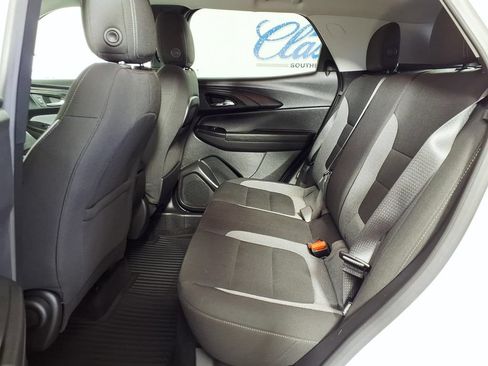 Used 2024 Chevrolet TrailBlazer LS w/ LS Convenience Package FWD image 9