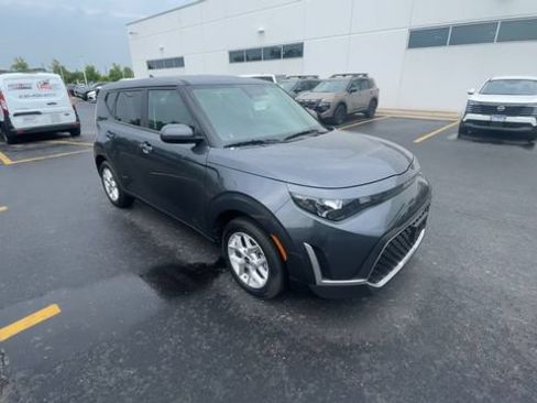 Used 2025 Kia Soul LX w/ LX Technology Package FWD image 4