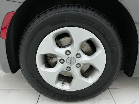 Used 2018 Chrysler Pacifica Touring-L FWD image 50