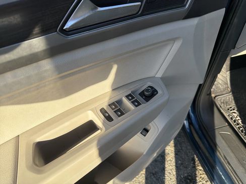 Used 2018 Volkswagen Atlas SE image 39