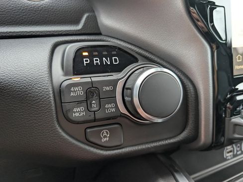 New 2026 RAM 1500 4x4 Crew Cab image 33