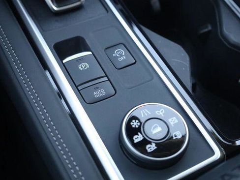 New 2026 Nissan Pathfinder Platinum AWD/4WD image 19