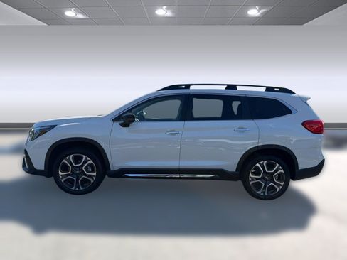 Used 2025 Subaru Ascent Touring AWD/4WD image 2