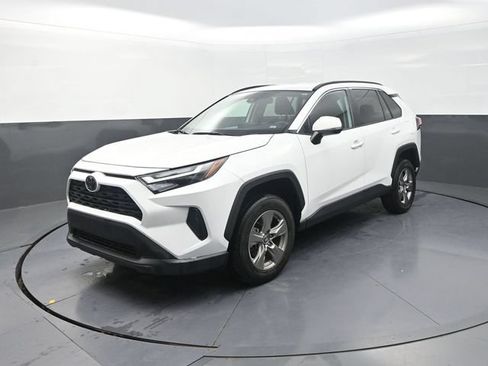 Used 2024 Toyota RAV4 XLE FWD image 3