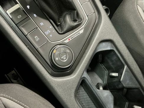 Used 2018 Volkswagen Tiguan S image 22