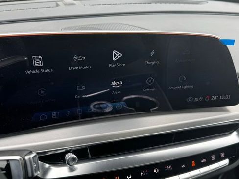 New 2025 Cadillac Lyriq Luxury AWD/4WD image 3