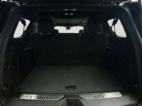 Used 2023 GMC Yukon XL Denali Ultimate image 10