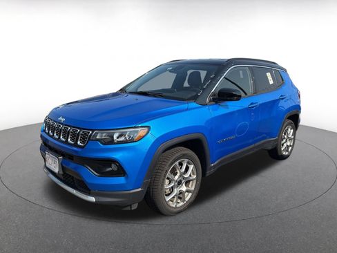 Used 2025 Jeep Compass Limited AWD/4WD image 8