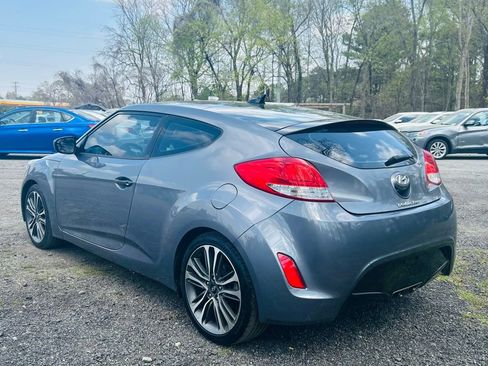 Used 2017 Hyundai Veloster FWD image 4